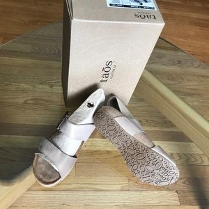Taos sandal women’s sz 7, natural, nwt, never worn, leather